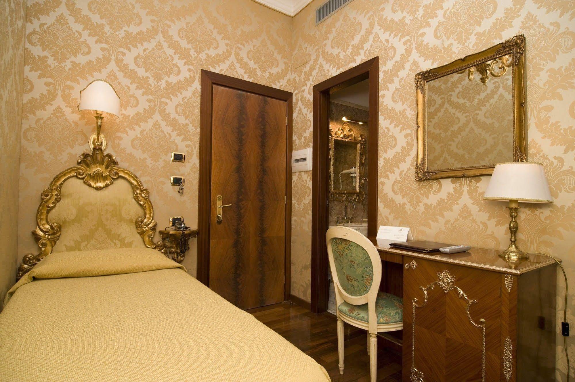 Hotel Des Epoques Rome Exterior photo